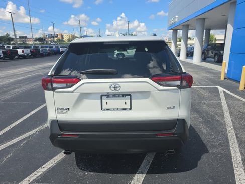 Used 2022 Toyota RAV4 XLE Premium FWD image 4