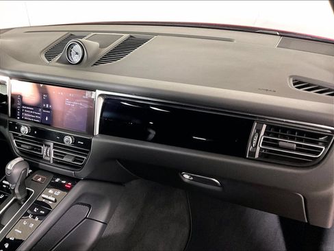 Used 2026 Porsche Macan AWD/4WD image 17