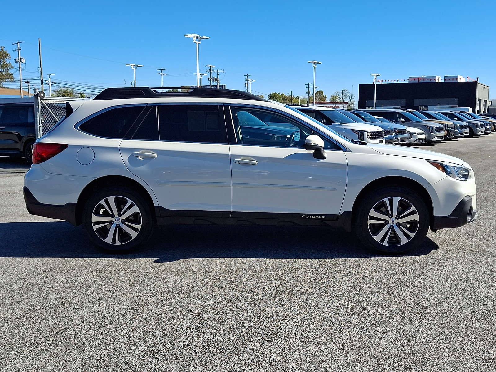 Used 2019 Subaru Outback 2.5i Limited AWD/4WD image 4