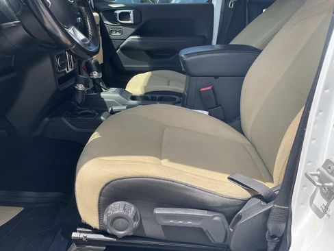 Used 2020 Jeep Wrangler Unlimited Sahara AWD/4WD image 12