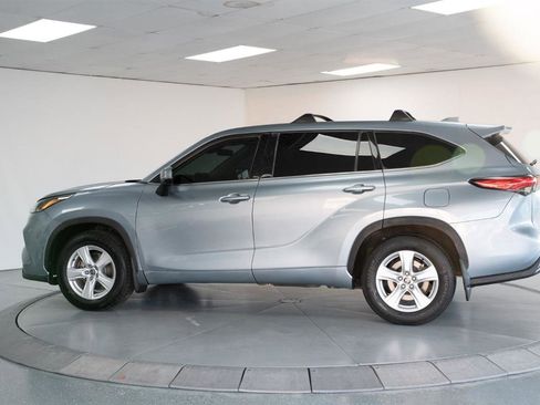 Used 2021 Toyota Highlander LE image 8