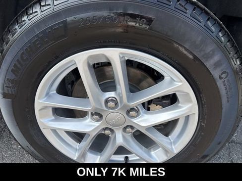 Used 2025 Jeep Grand Cherokee Laredo X AWD/4WD image 10
