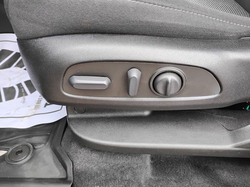 Used 2023 Chevrolet Traverse LT image 14