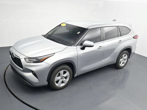 Used 2023 Toyota Highlander LE FWD image 24