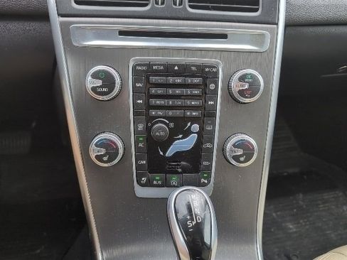 Used 2016 Volvo XC60 T5 Premier w/ Proximity Package image 24