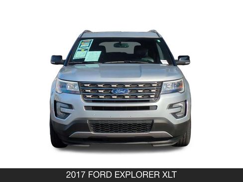 Used 2017 Ford Explorer XLT w/ Equipment Group 202A FWD image 4