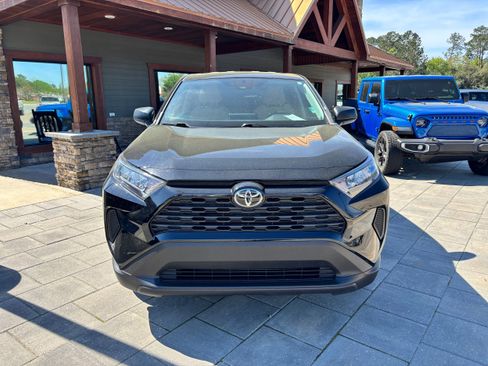 Used 2022 Toyota RAV4 LE image 2