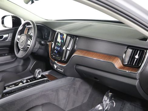 Used 2024 Volvo XC60 B5 Plus image 42