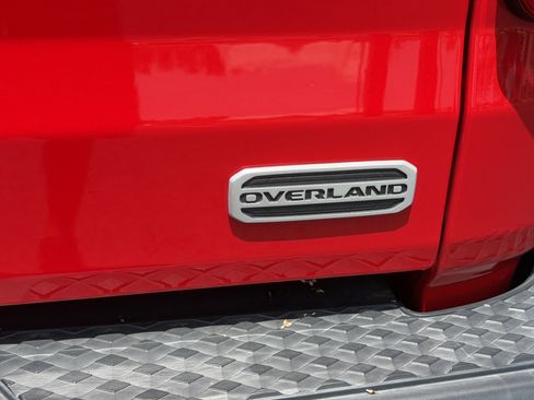 Used 2022 Jeep Gladiator Overland w/ Cold Weather Group AWD/4WD image 14