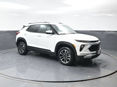 Used 2025 Chevrolet TrailBlazer LT AWD/4WD image 4