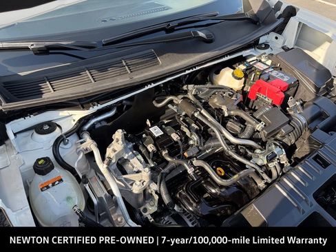 Used 2025 Nissan Kicks SR FWD image 37