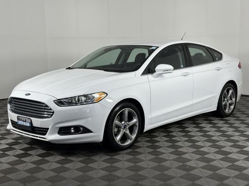 Used 2013 Ford Fusion SE FWD image 3