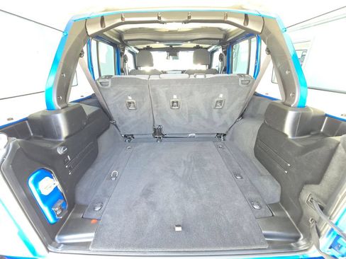 Used 2024 Jeep Wrangler Unlimited Rubicon AWD/4WD image 13