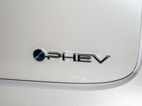 New 2026 Toyota Prius Plug-In Hybrid FWD image 9
