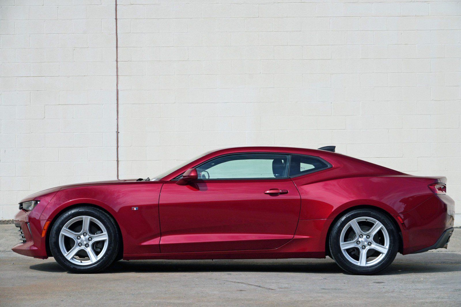Used 2017 Chevrolet Camaro LT RWD image 8