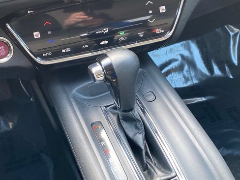 Used 2018 Honda HR-V EX image 16