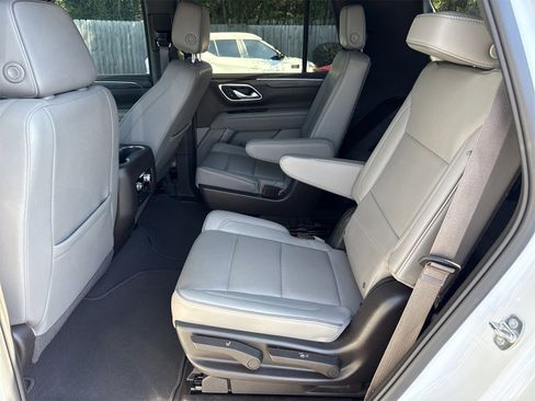 Used 2022 GMC Yukon SLT w/ SLT Premium Package image 10