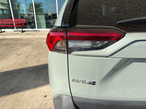Used 2021 Toyota RAV4 XLE w/ Convenience Package AWD/4WD image 16
