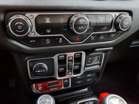 Used 2025 Jeep Gladiator Willys image 9