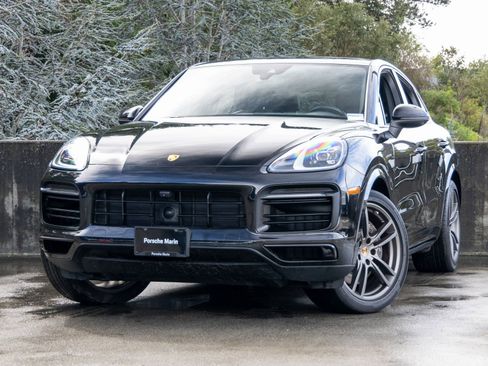 Certified 2023 Porsche Cayenne Platinum Edition w/ Performance Package image 1