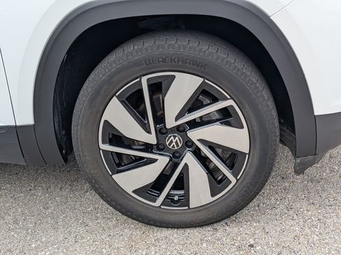 Used 2024 Volkswagen Atlas SE FWD image 11