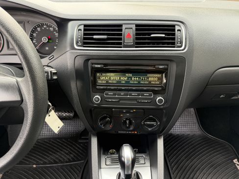 Used 2014 Volkswagen Jetta SE image 25