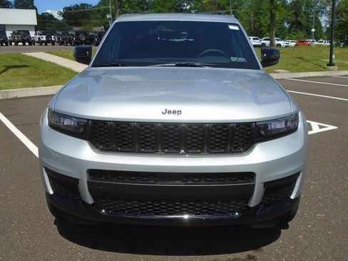 New 2025 Jeep Grand Cherokee L Altitude AWD/4WD image 5
