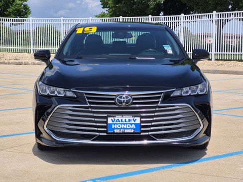 Used 2019 Toyota Avalon XLE w/ Moonroof Package FWD image 3