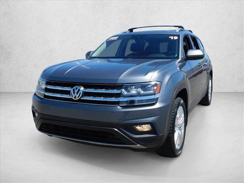 Used 2019 Volkswagen Atlas SE w/ Panoramic Sunroof Package FWD image 2