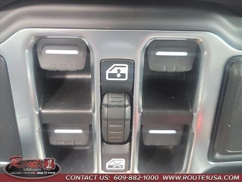 Used 2022 Jeep Wrangler Unlimited Sahara image 27