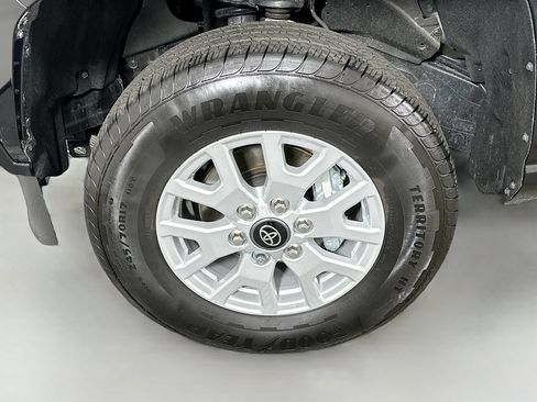 Certified 2026 Toyota Tacoma SR5 RWD image 29