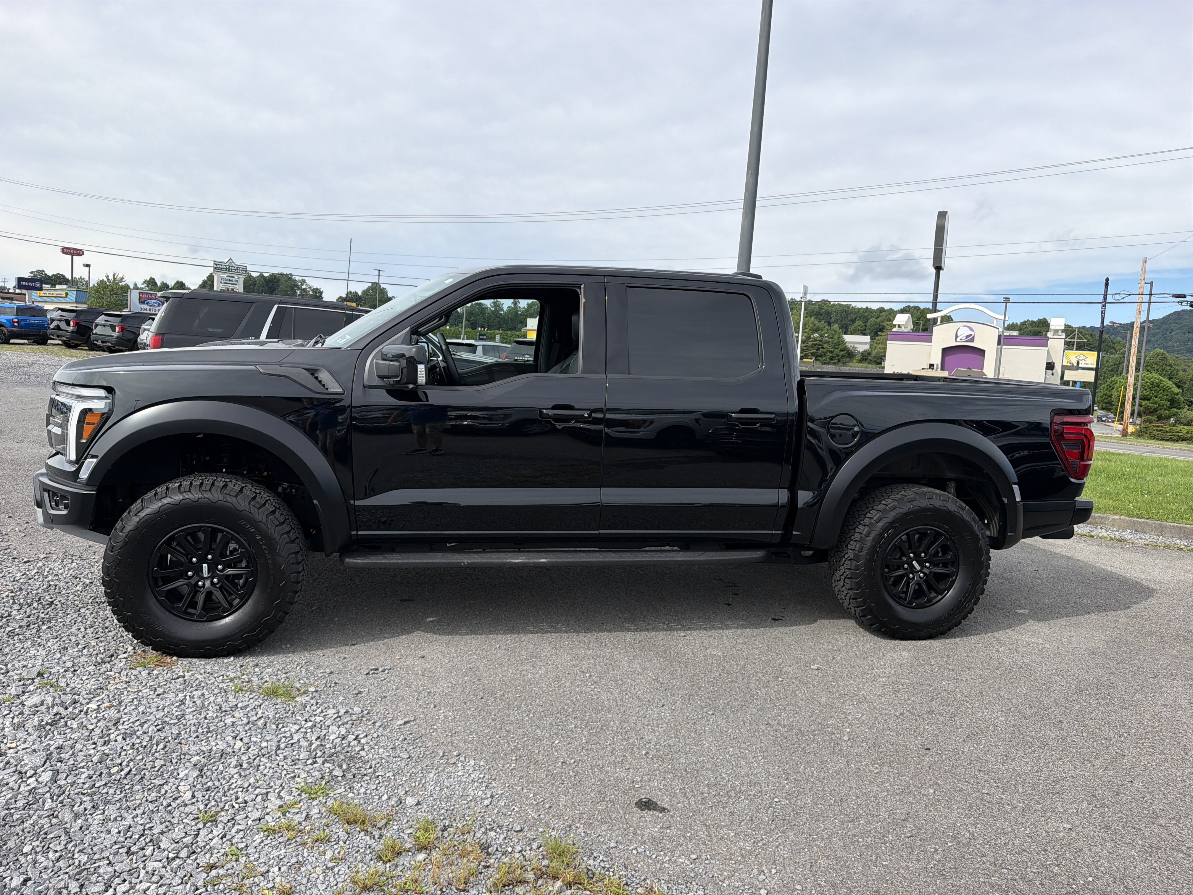 Used 2025 Ford F150 Raptor AWD/4WD image 8