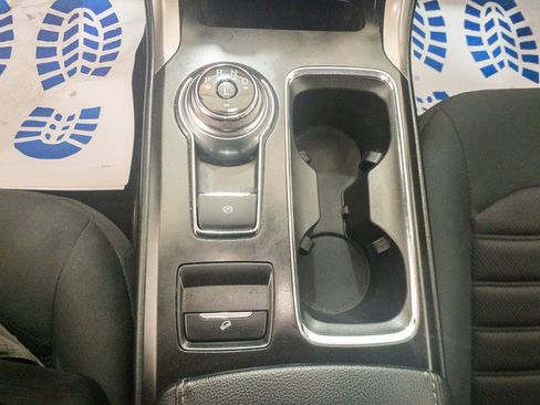 Used 2017 Ford Fusion SE w/ Fusion SE Technology Package image 19