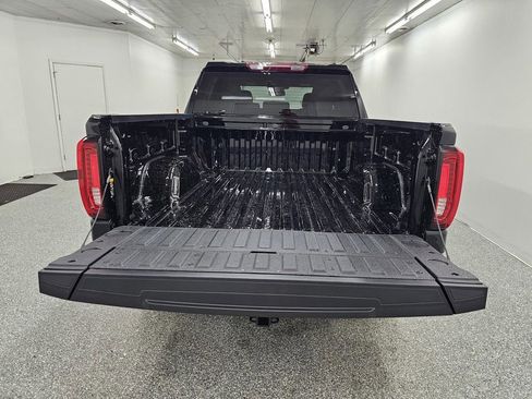 Used 2026 GMC Sierra 1500 SLT AWD/4WD image 7