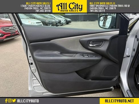 Used 2017 Nissan Murano SV AWD/4WD image 13