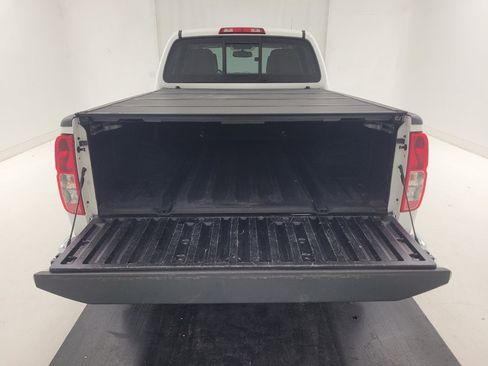 Used 2015 Nissan Frontier SL AWD/4WD image 29