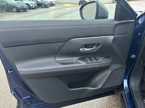 Certified 2025 Nissan Kicks SR image 11