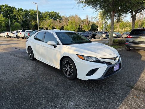 Used 2018 Toyota Camry SE w/ Moonroof Package image 7