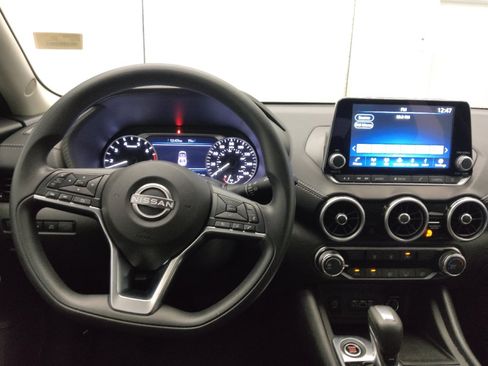 Used 2025 Nissan Sentra SV FWD image 22