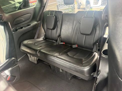 Used 2025 Chrysler Pacifica Select FWD image 17