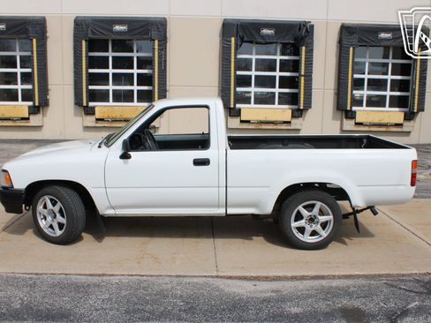 Used 1993 Toyota Pickup 2WD Regular Cab image 4