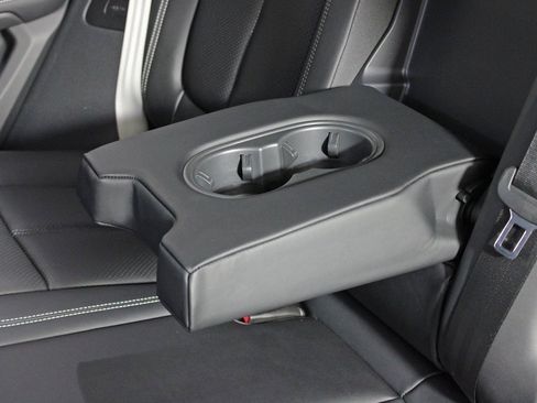 Used 2025 Porsche Macan image 35