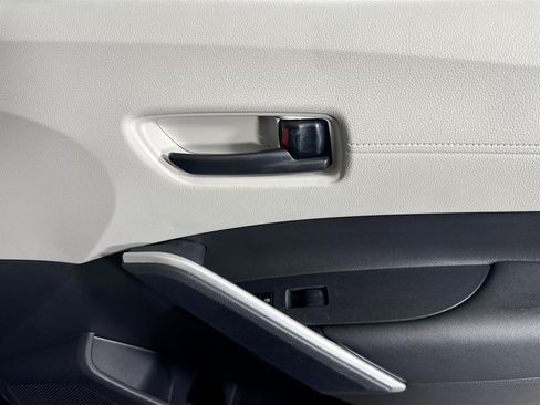 Used 2023 Toyota Corolla Cross L FWD image 29