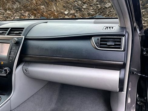 Used 2015 Toyota Camry LE image 14