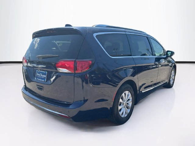 Used 2019 Chrysler Pacifica Touring-L FWD image 9
