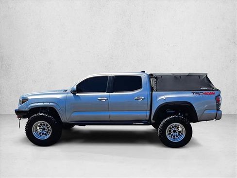 Used 2023 Toyota Tacoma TRD Off-Road w/ TRD Premium Off Road Package AWD/4WD image 9