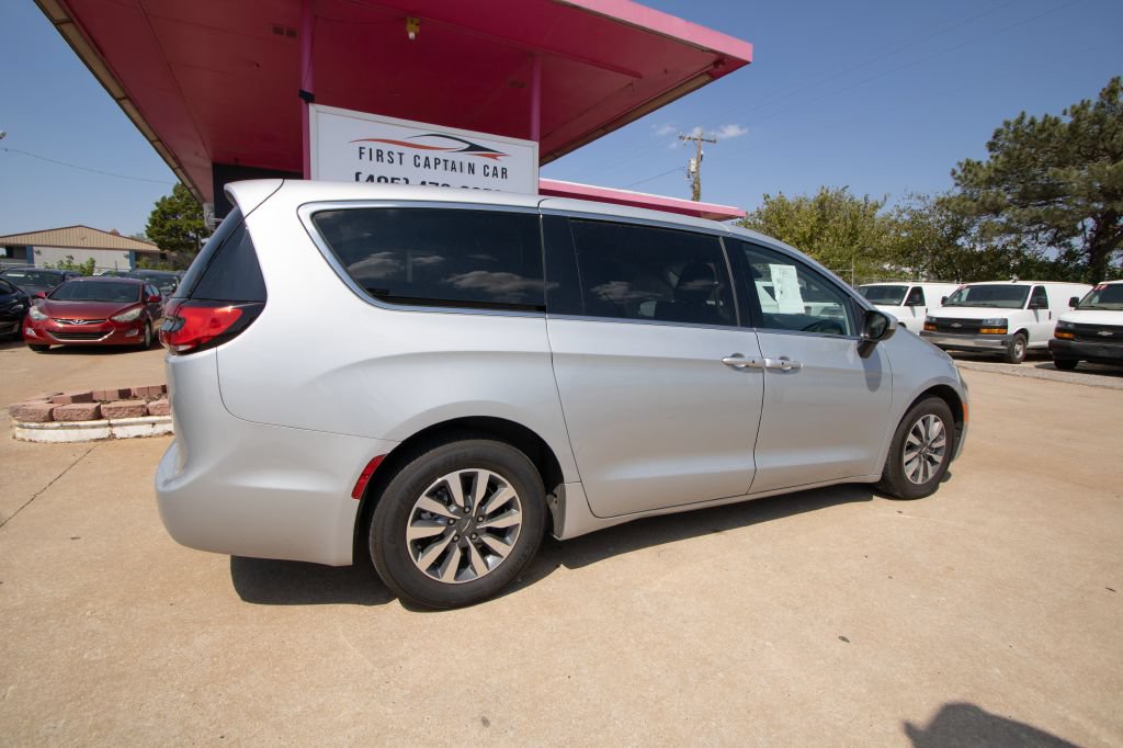 Used 2023 Chrysler Pacifica Touring-L FWD image 10