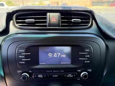 Used 2016 Kia Soul + FWD image 20