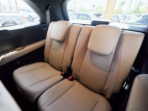 Used 2025 Mercedes-Benz GLS 580 4MATIC image 29