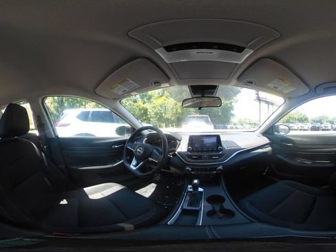 Used 2025 Nissan Altima 2.5 SV FWD image 42